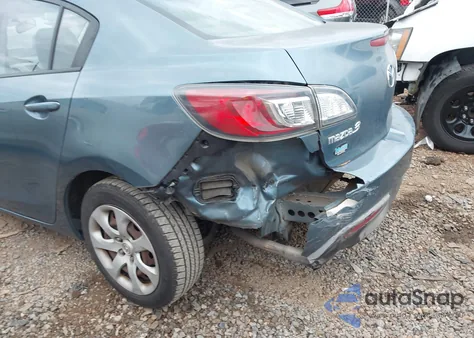 2011 Mazda Mazda3 I Sport из США, поврежденный, VIN JM1BL1UF6B1385565